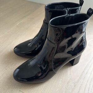 Aerosoles patent black booties size 7.5